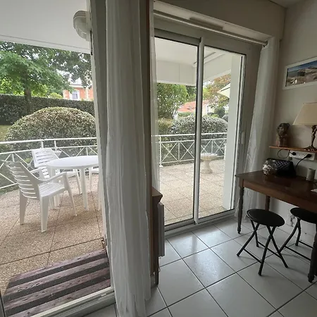 Apartmán T2 Avec Terrasse Et Acces Direct A - Fr-1-374-228 *