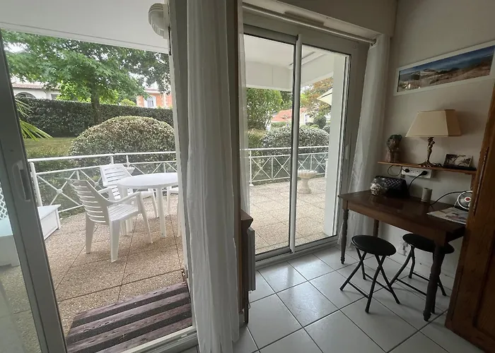 Apartmán T2 Avec Terrasse Et Acces Direct A - Fr-1-374-228 *